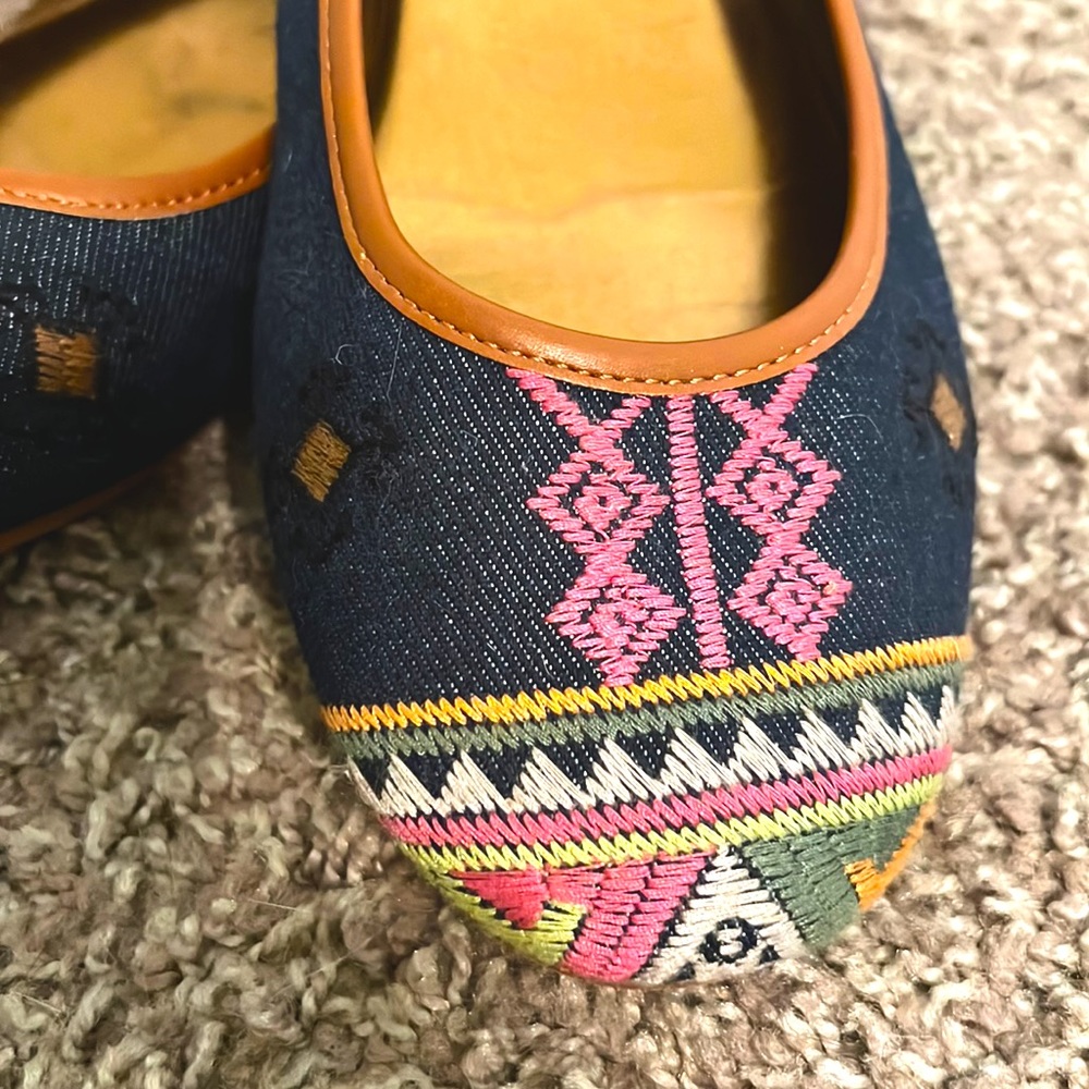 Cute embroidered flats
